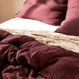 Brooklinen Cali-King/King 100% Linen Duvet Set in Raisin Rich Burgandy $418